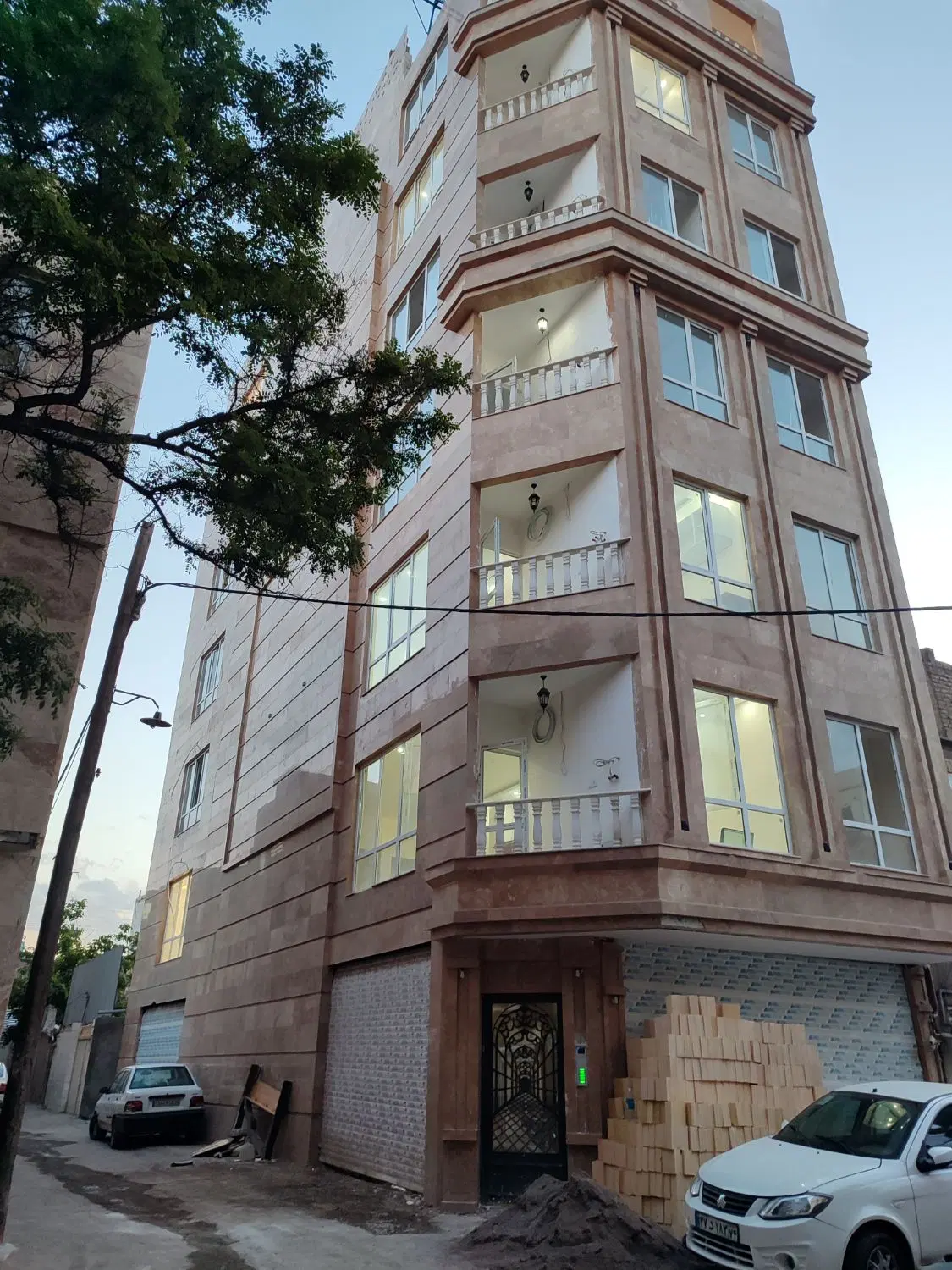 آپارتمان ۸۰ متری دو نبش