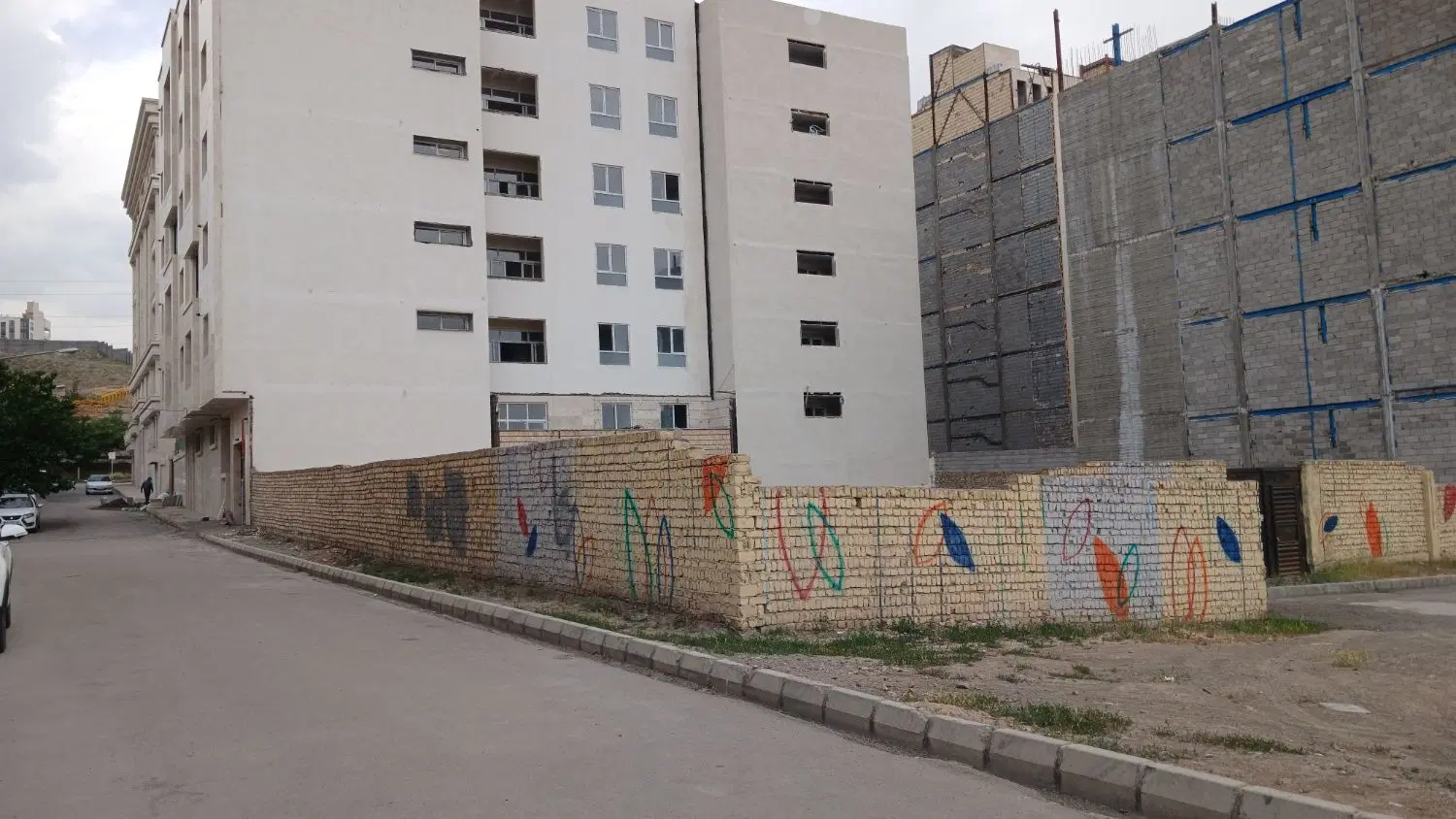 مشاورشما زمین سه نبش حاشیه فکوری ۳۰۰متر