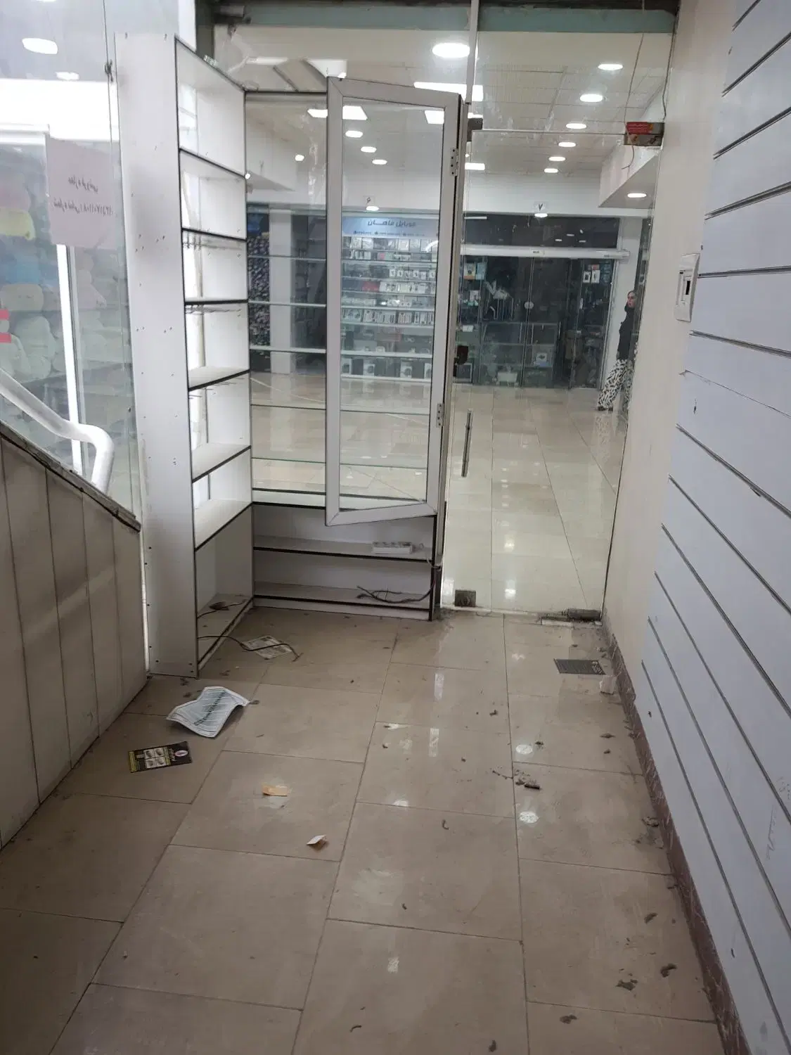 فروش مغازه ۱۱ متری در تهران‌سر