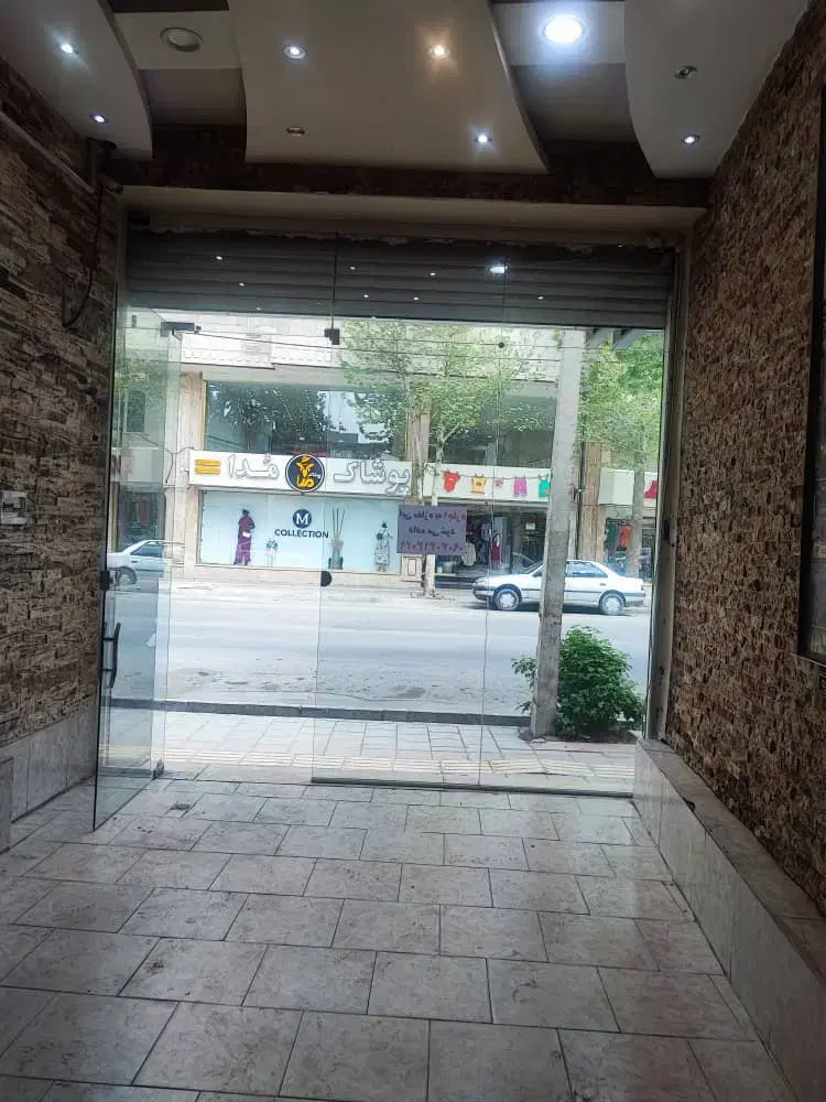 مغازه بر خیابان هشت شهریور