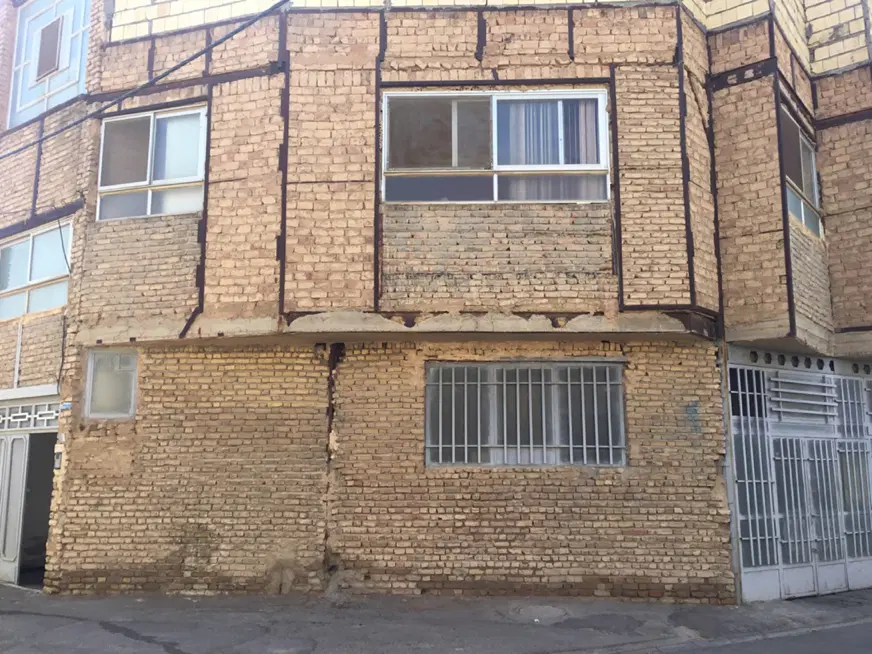 خانه دو طبقه با مغازه