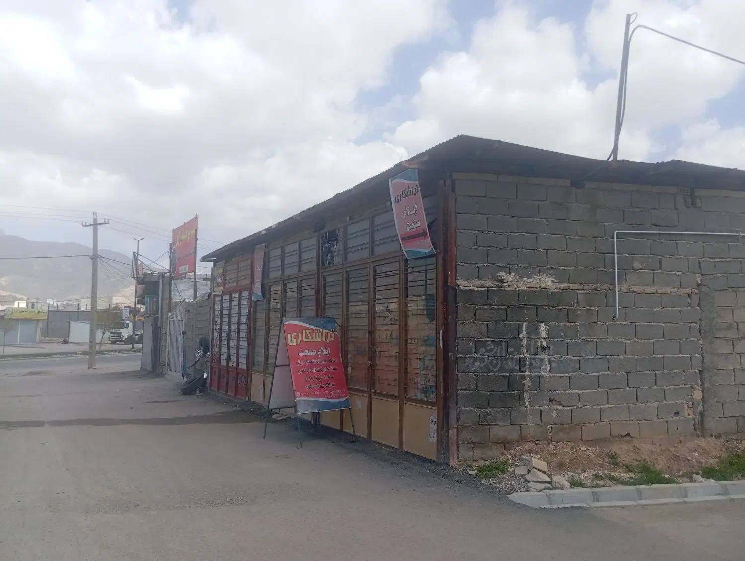 اجاره یک گاراژ با سه دهانه مغازه داخلش