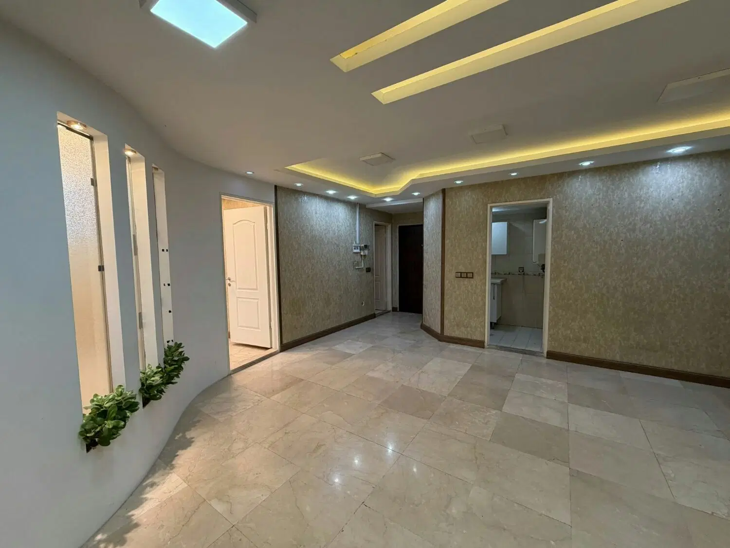 پاسداران تاپ لکیشن۶۳متر۲خوابه فول امکانات تابلوخور
