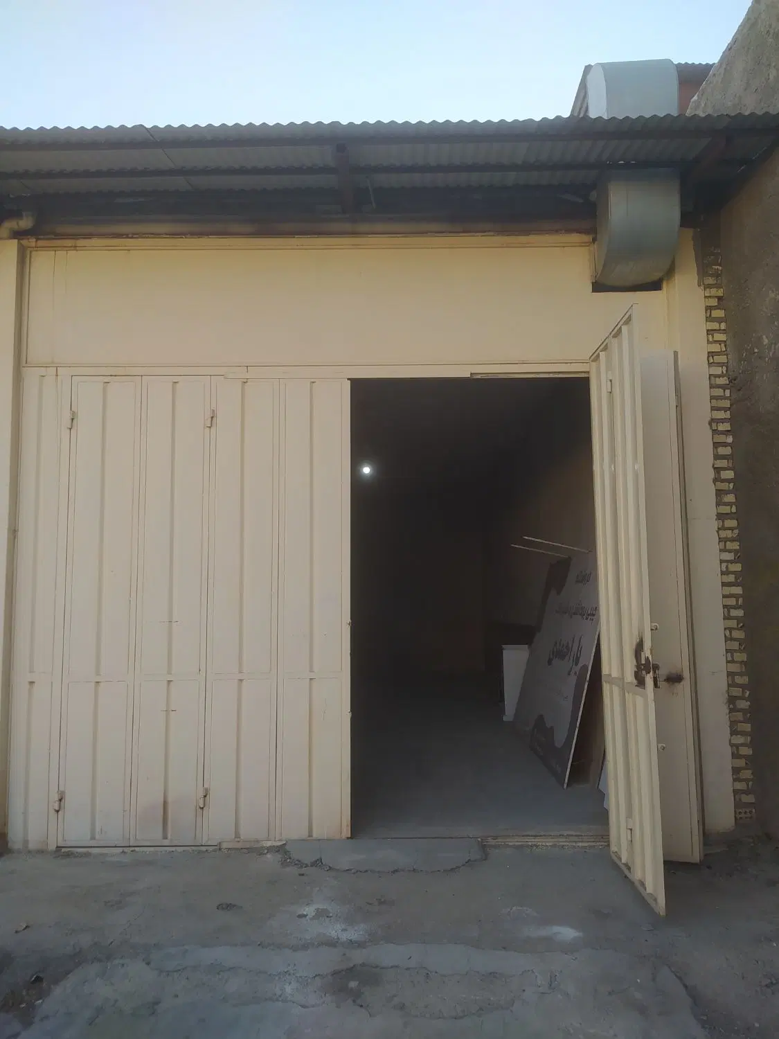 مغازه 60متری واقع در خیابان مسجد گاراژ سوم