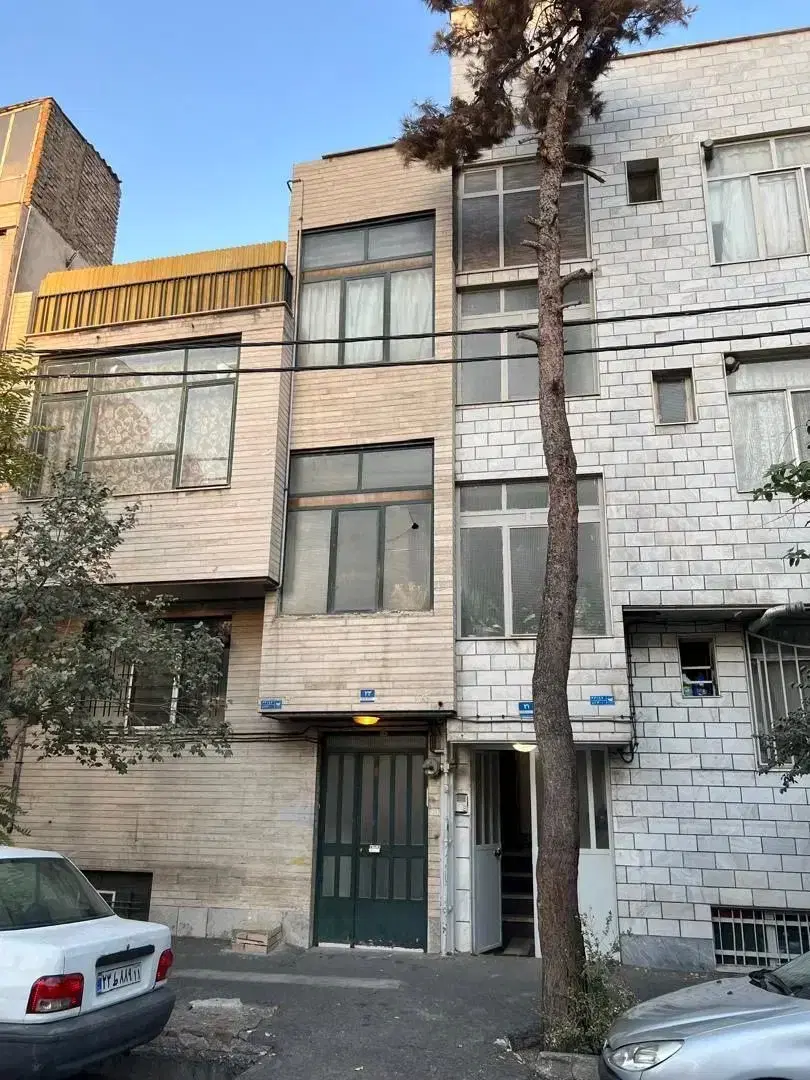 فروش حیاط کلنگی جنوبی متراژ 200ولیعصر