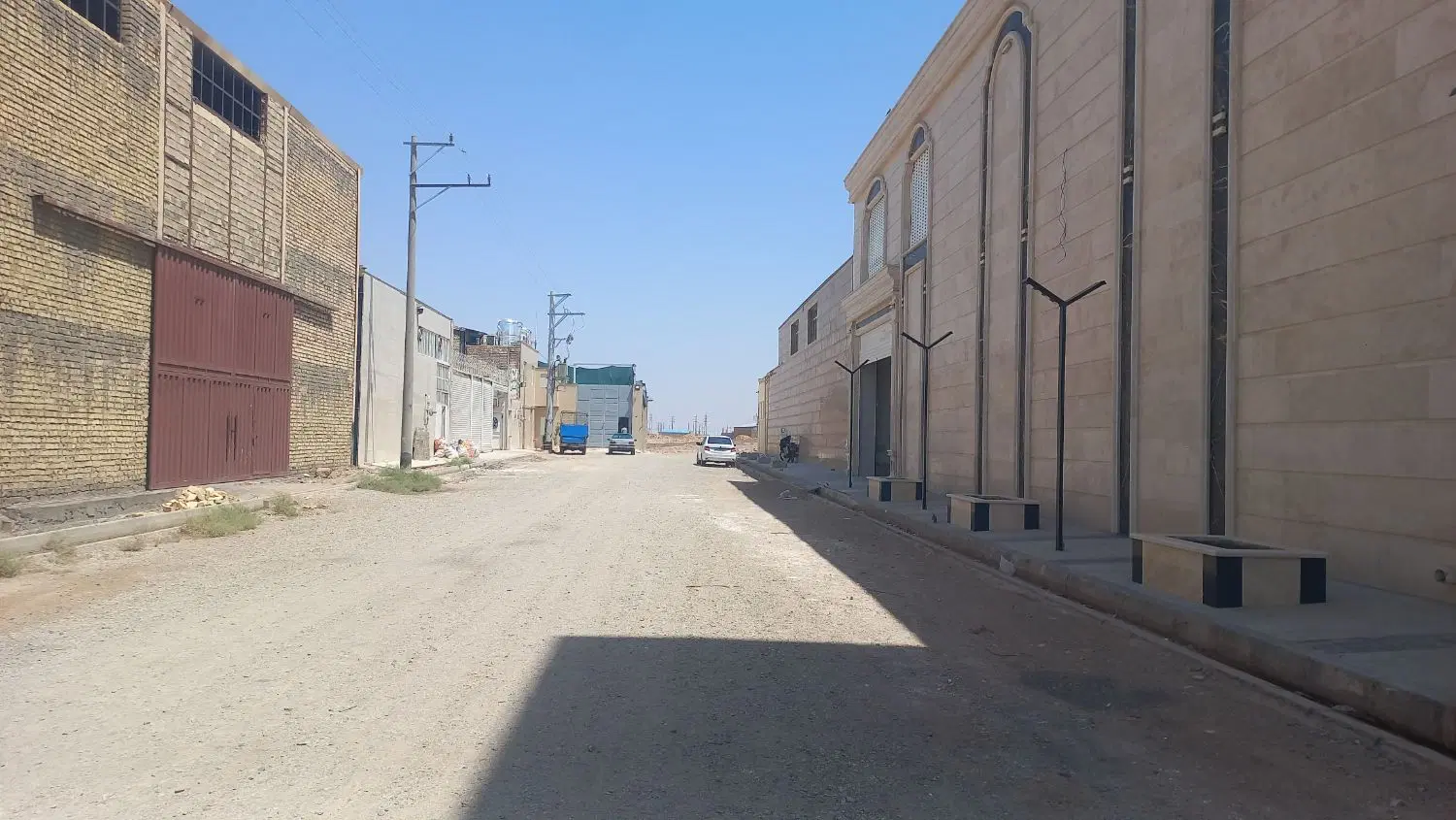 زمین صنعتی و تجاری جاده کوه سفید قم