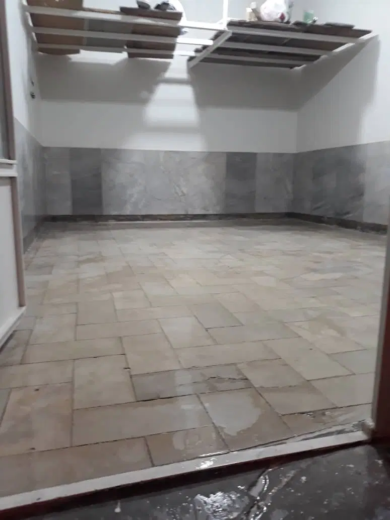 یک باب مغازه تجاری