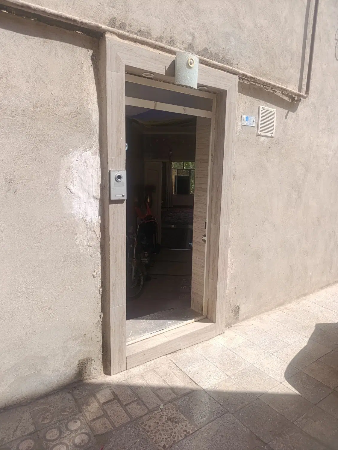 منزل ویلایی طبقه همکف در خیابان جی