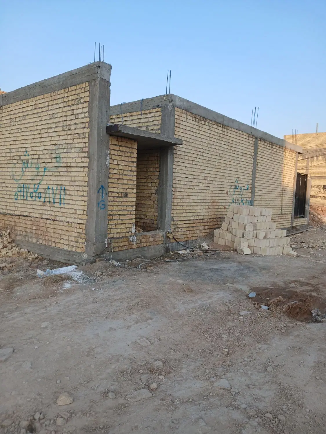 اسکلت سردونبش ۷۵ متری کرونی