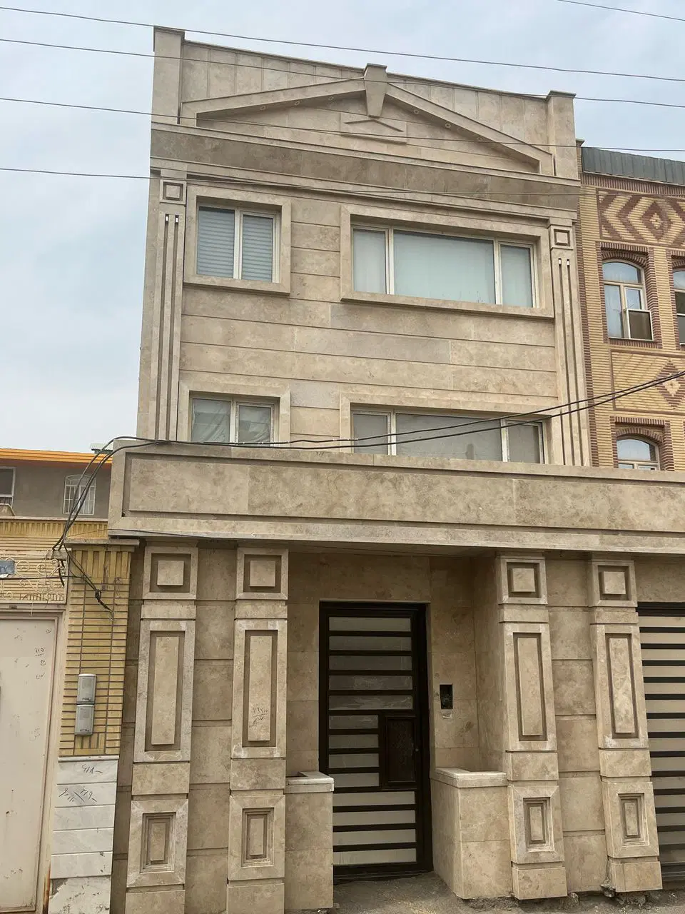 منزل دو طبقه رو‌پیلوت