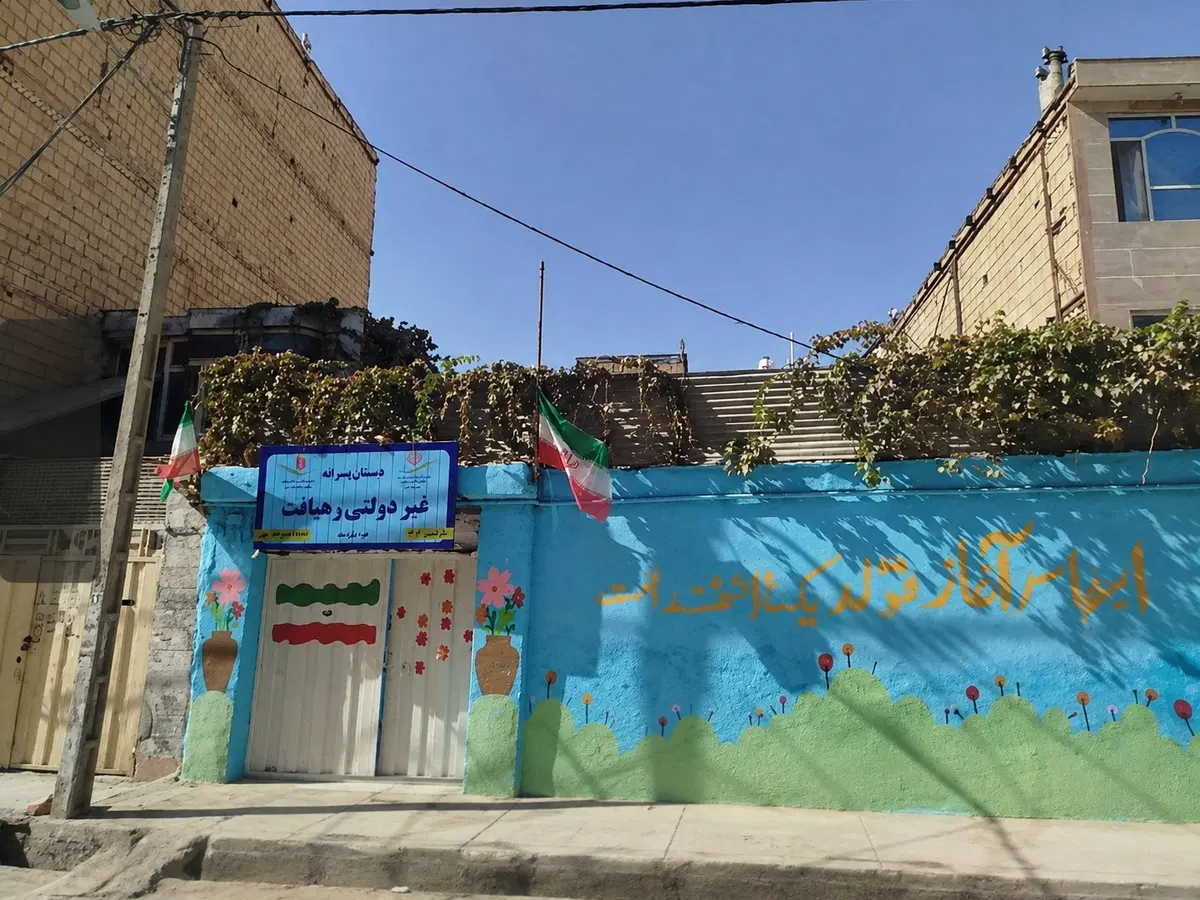 250متر ویلایی بر ۱۰ متری طبرسی شمالی28 مناسب ساخت