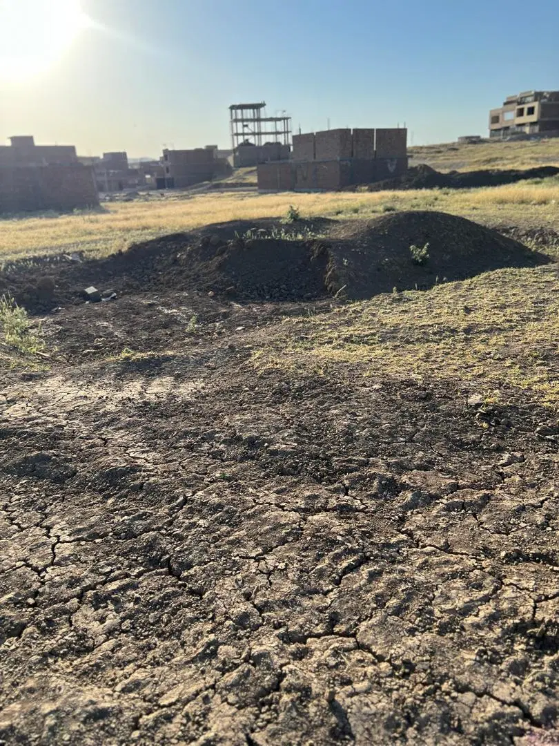 زمین مسکونی اینده دار و مطمئن با مالکیت اقای خانه