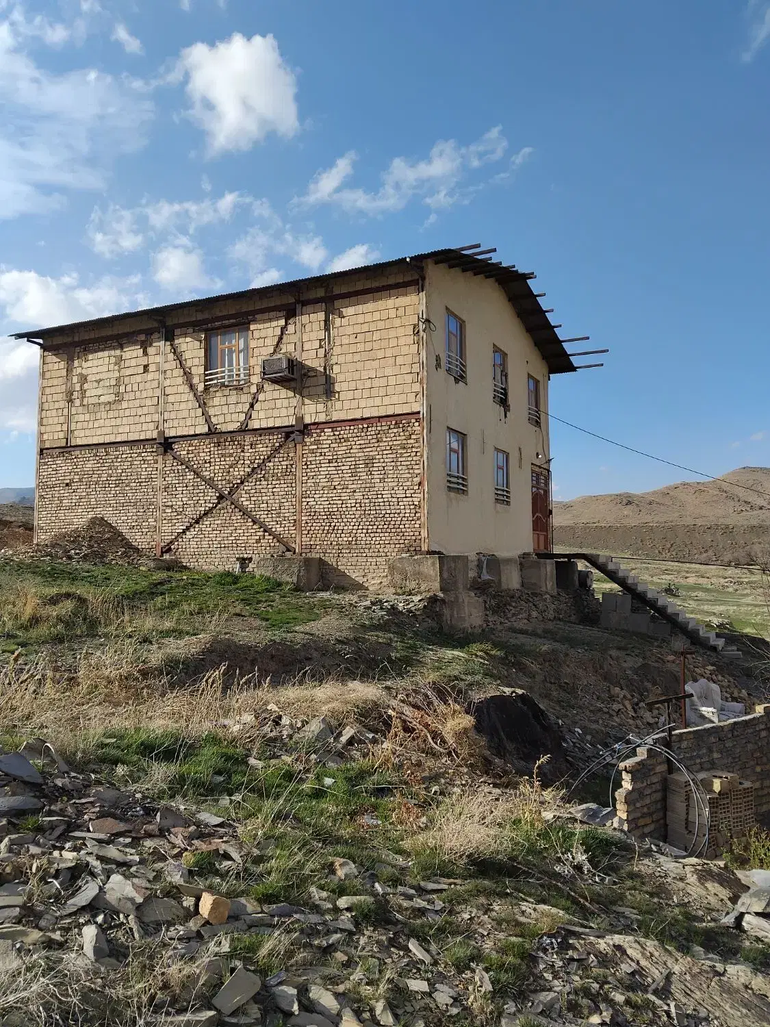 ویلایی مهندسی ساز  دوطبقه روستای ترلان