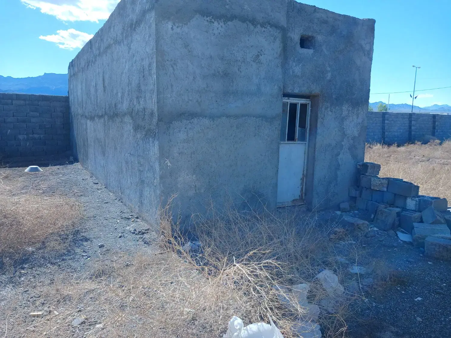 زمین ۶۰۰ متری کاشان مشکات دیوارکشی + اتاق