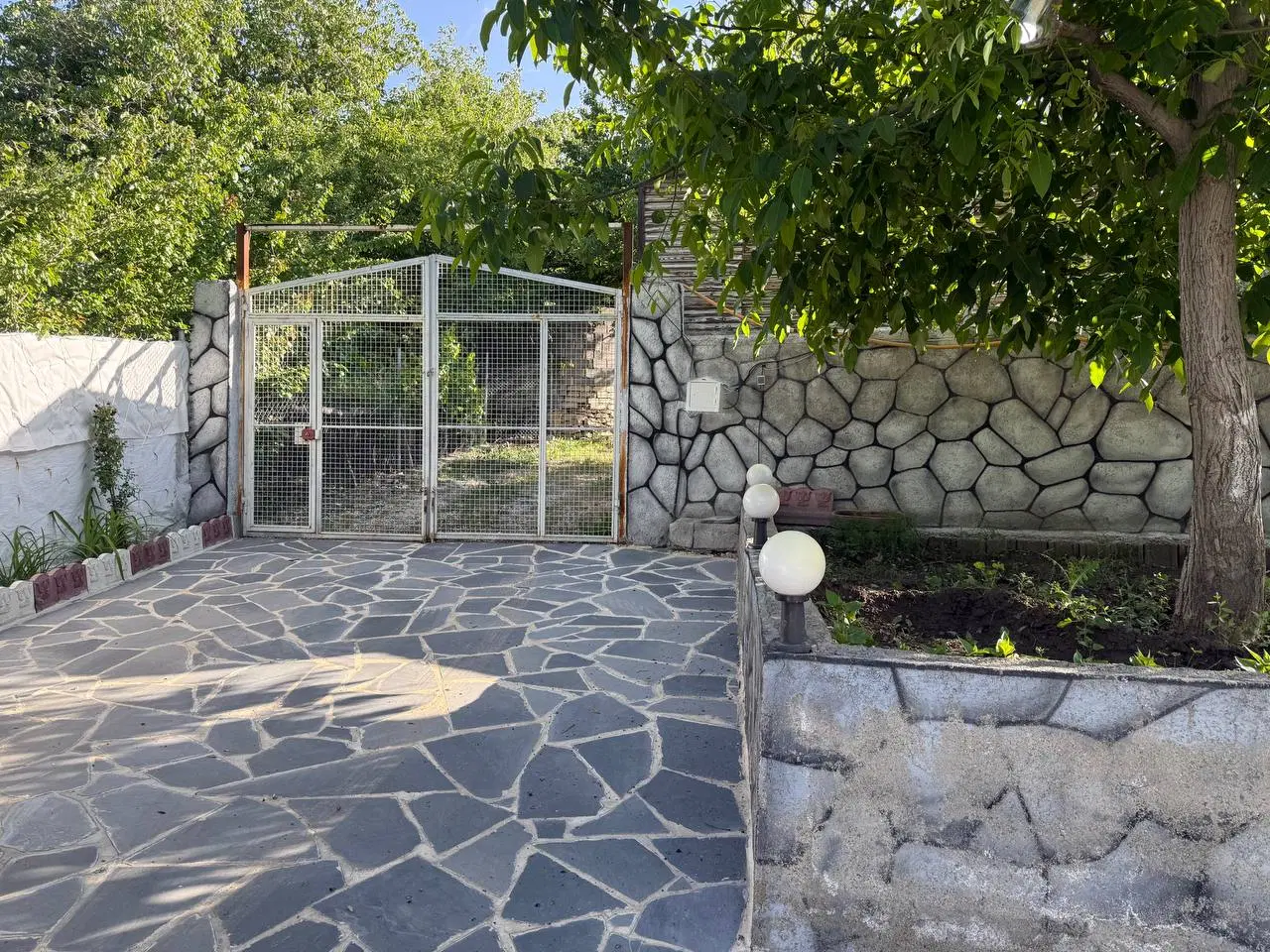 باغ ویلا شمس اباد (جاده توریستی سداکباتان)