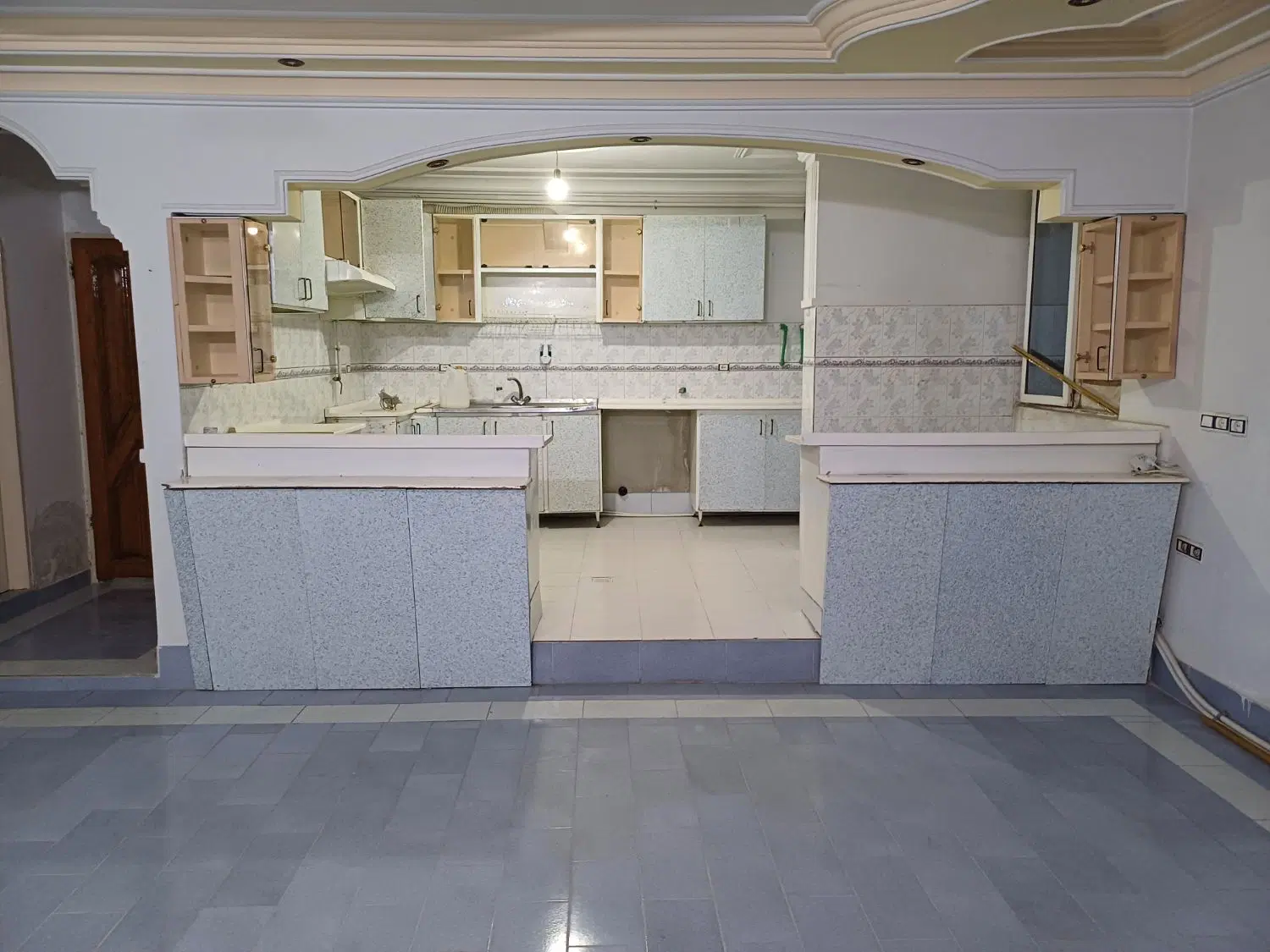 فروش آپارتمان حاشیه بلوار جمهوری  طبقه ۲و۳