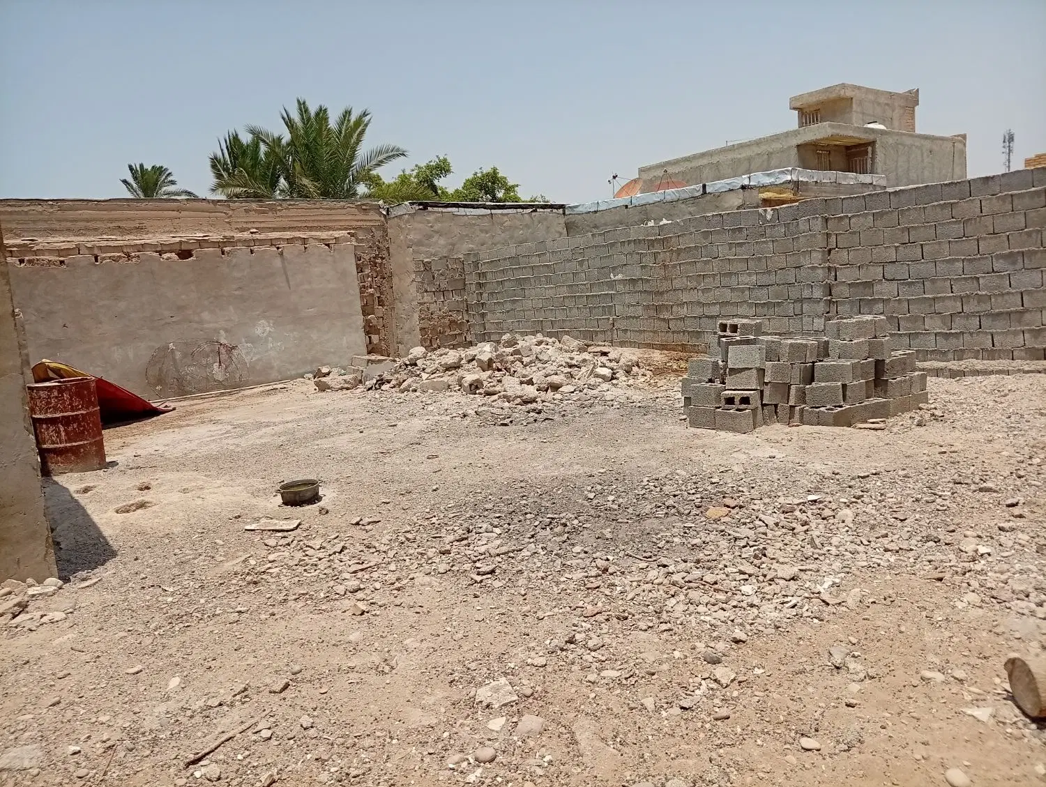 زمین ۲۰۰ متری باباعلیشا