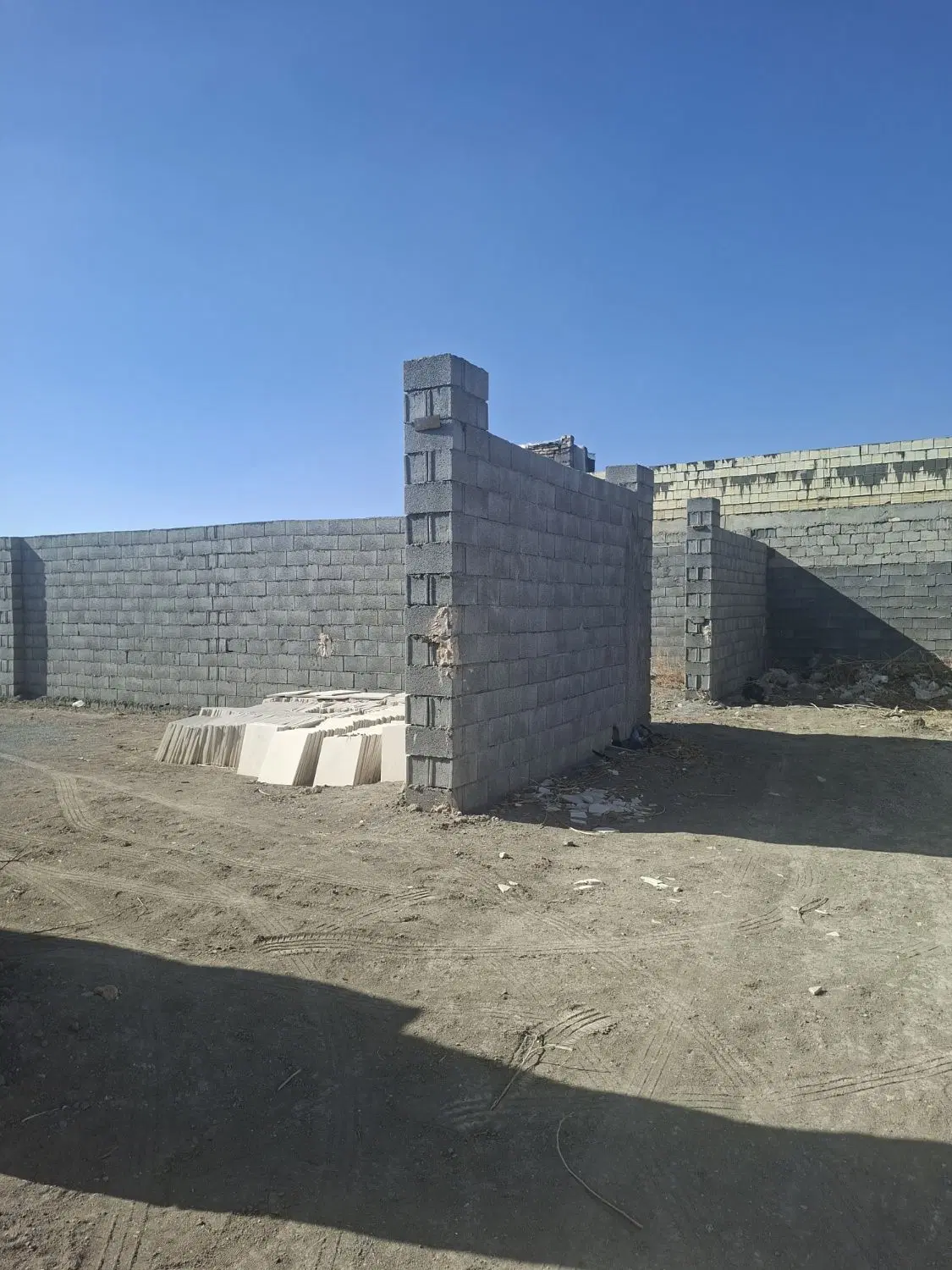 چهاردیواری ۴۰۰متری