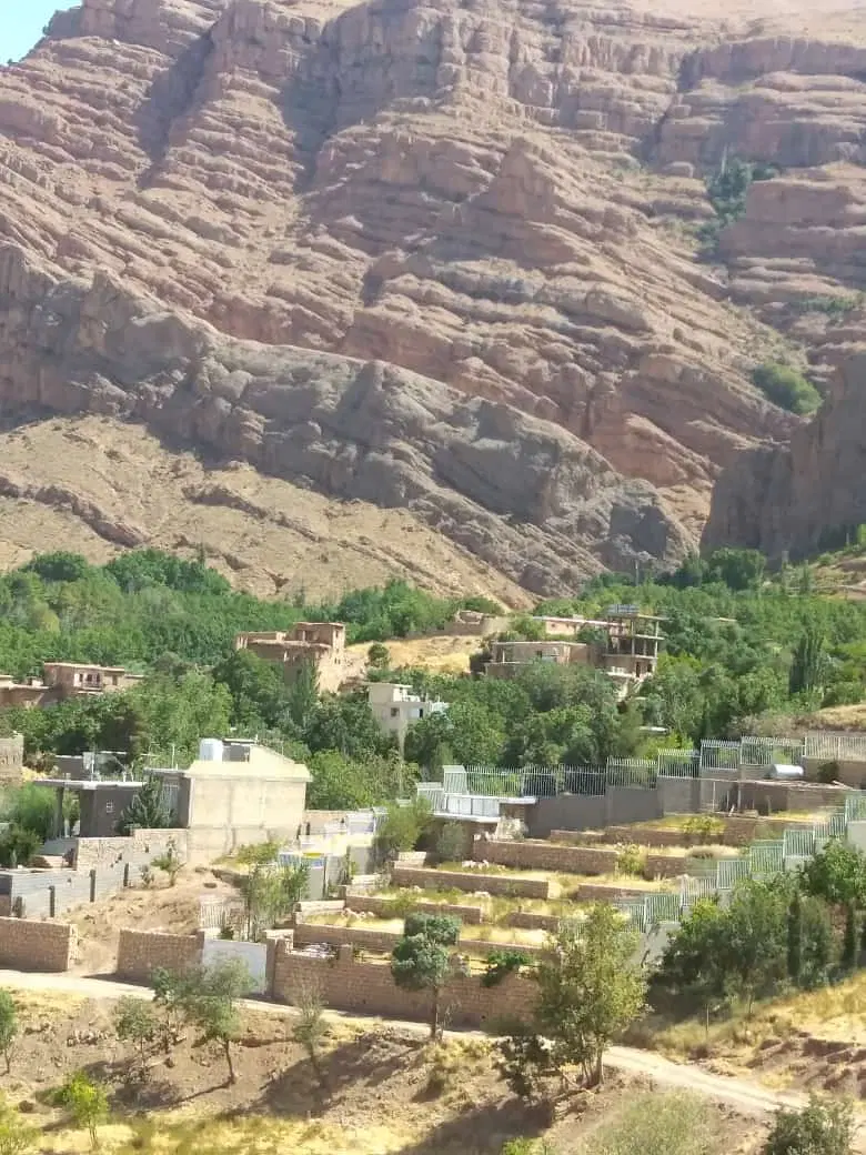 فروش چند پلاک ۱۰۰۰ متری در قلات با سند