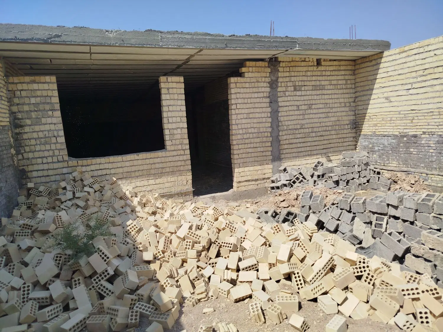 یک باب منزل نیمه کاره