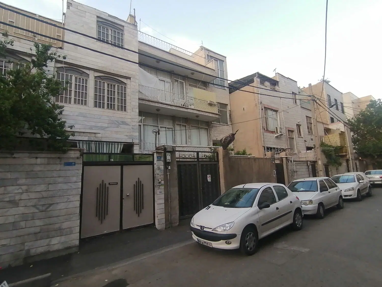 70 متر دربستی در 4 طبقه