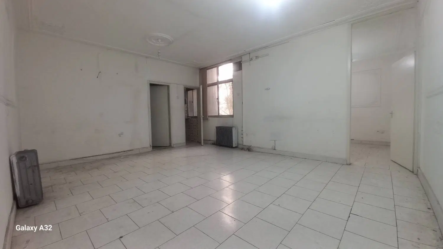 دفتر کار اداری بر خیابان انقلاب کنار جمالزاده