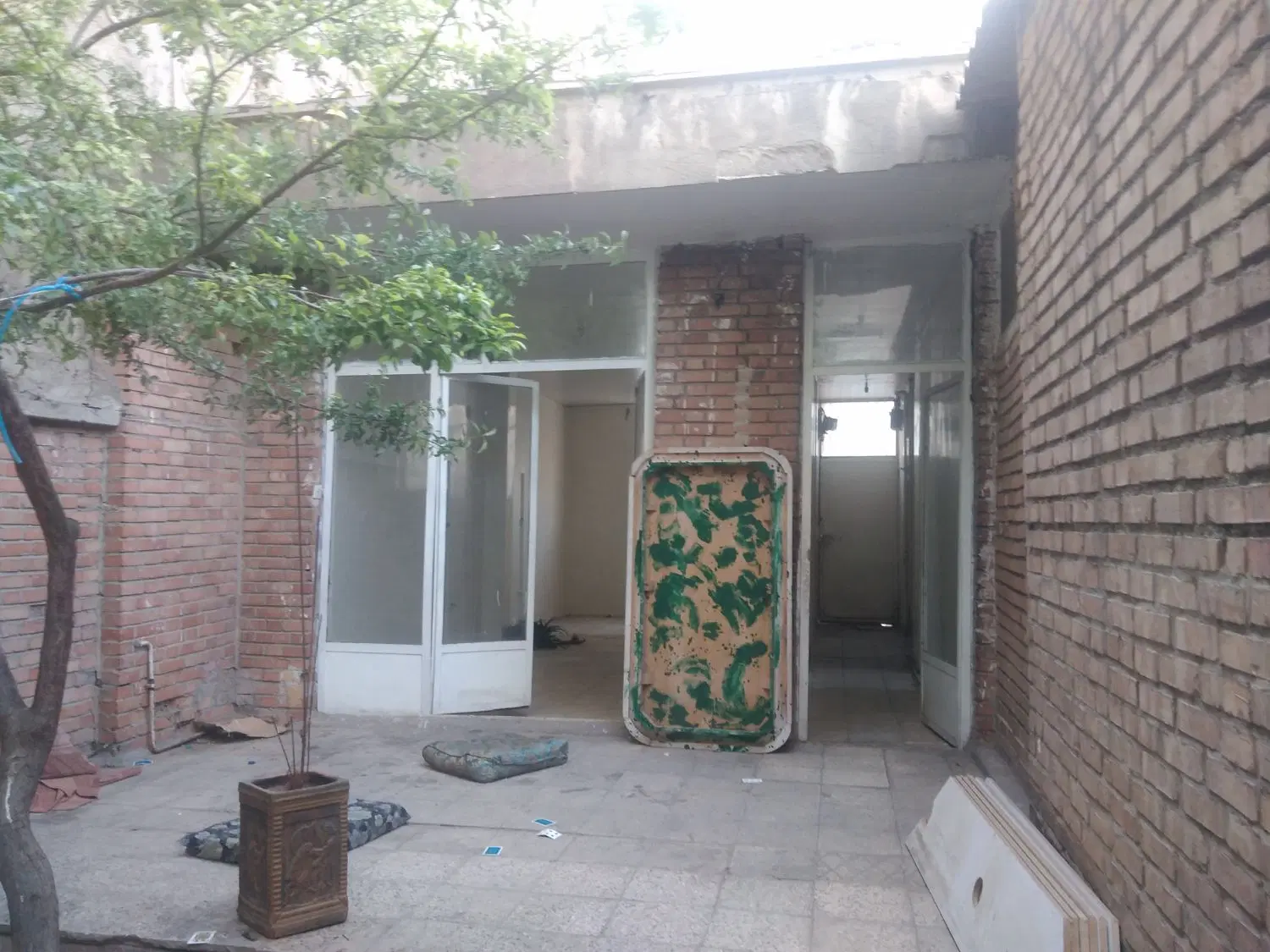 خانه ویلایی دو بر مناسب برای مسکونی و اداری