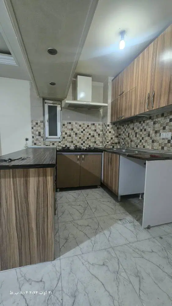 ۵۰ متر آسانسور و  انباری
