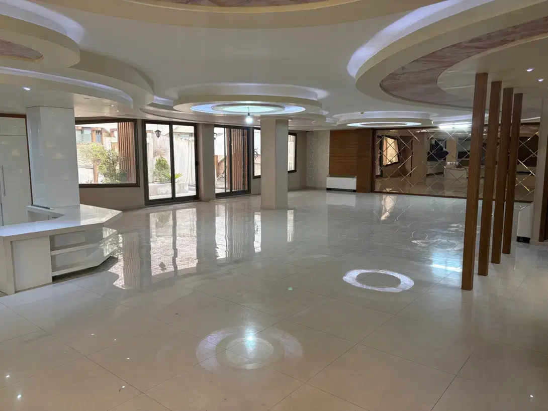 آ‌‌پارتمان ۳۴۵متر با ۱۰۰ متر حیاط علامه امینی غربی