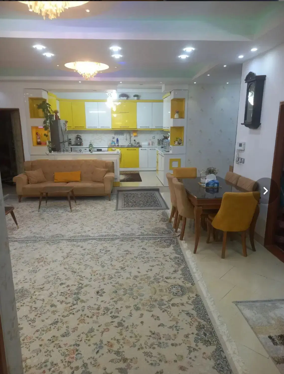واحد ۱۳۸ متری نزدیک چهار راه رسولی