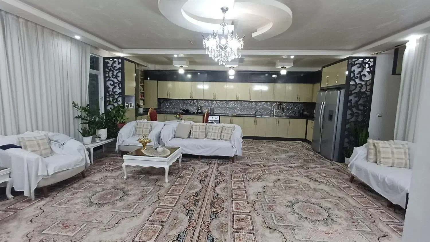 ویلایی همکف حاشیه خیابان  اصلی فروشی