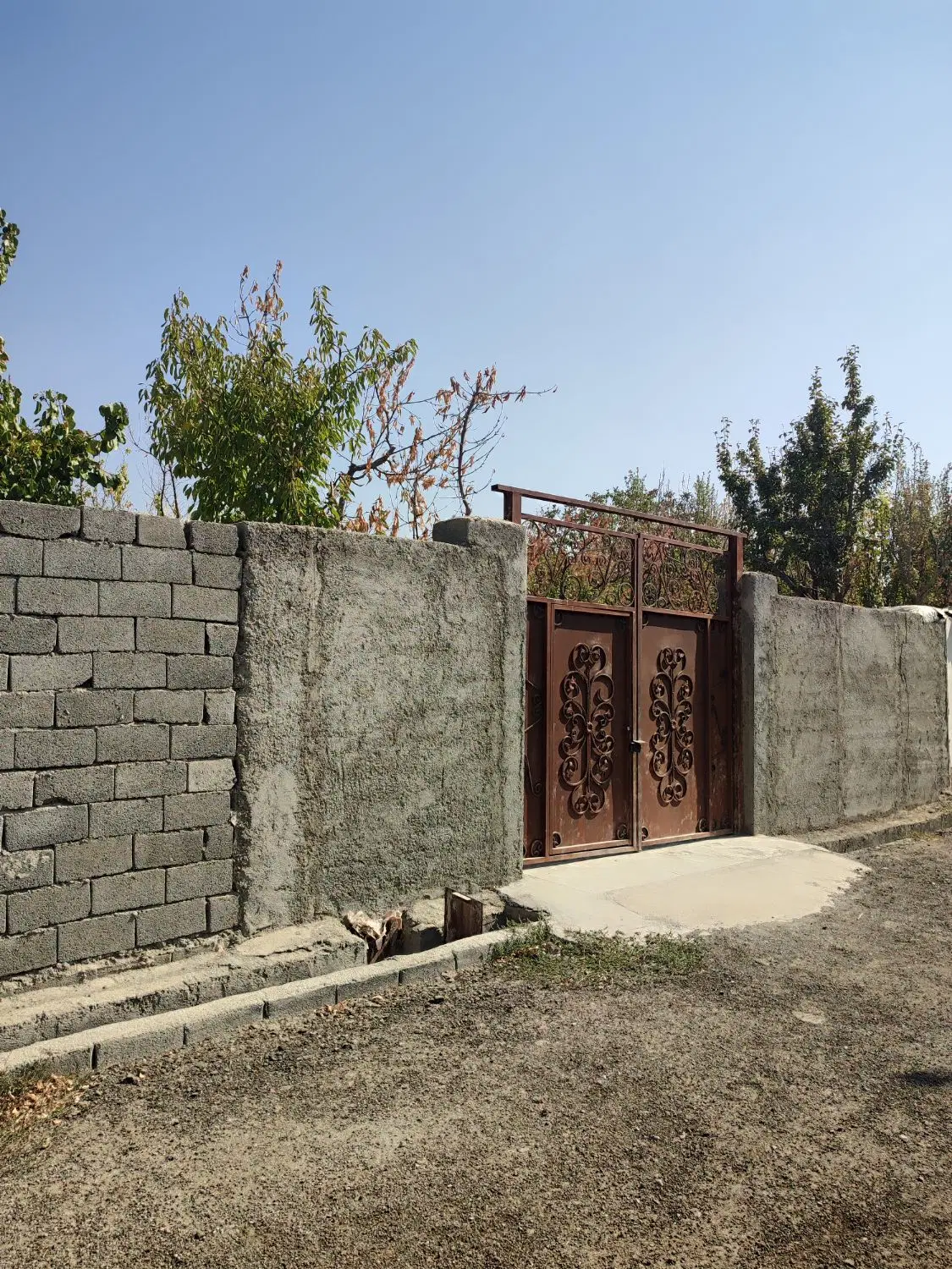 باغ چهار دیواری ۵۰۰ متری با بنای قدیمی شهریار