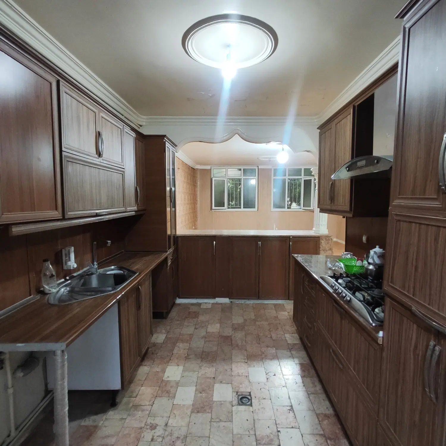 خانه ویلایی سرسبز زیر زمین دار خوشنام شهرک گلها