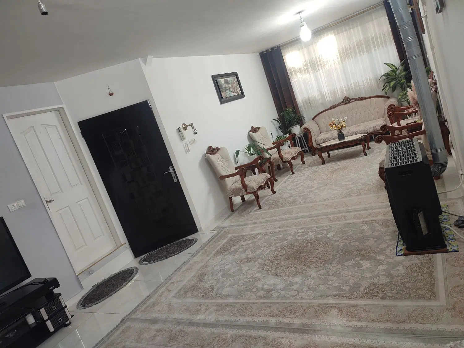 طبقه همکف نو ساز ، نمارومی