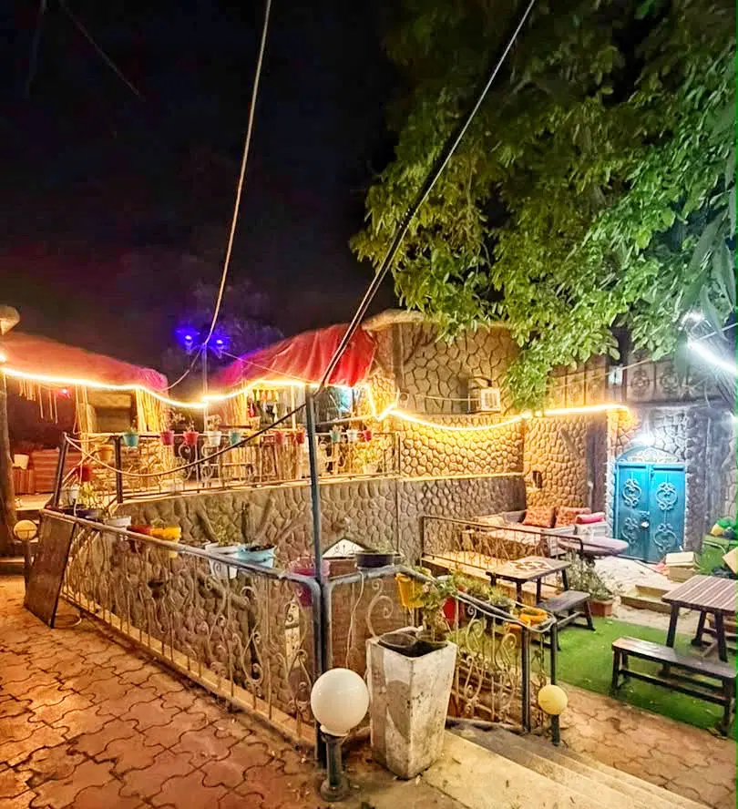 کلبه جنگلی و آلاچیق سنتی اقامتگاه بافت قدیم قلات