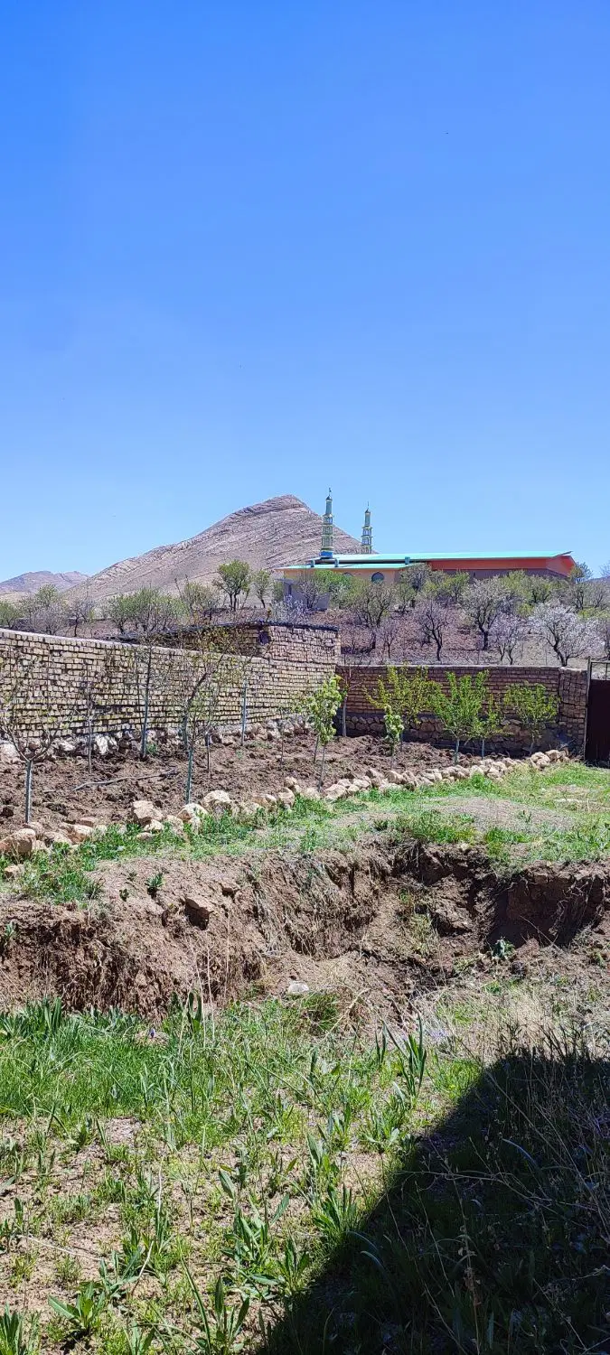 زمین چهار دیواری رازقان