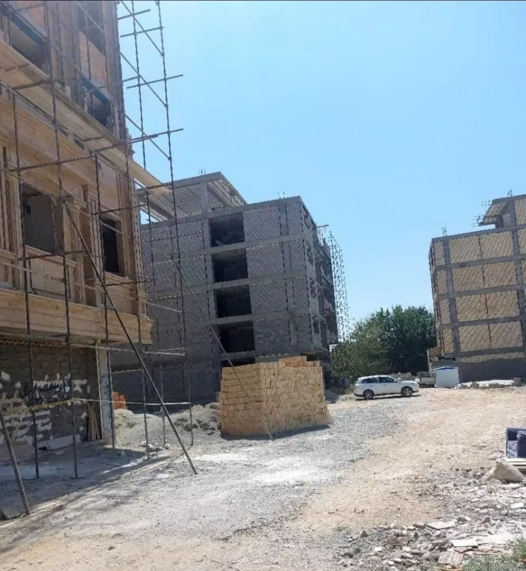 ۱۹۶ متر زمین مسکونی با بر ۹ سند دار داخل بافت