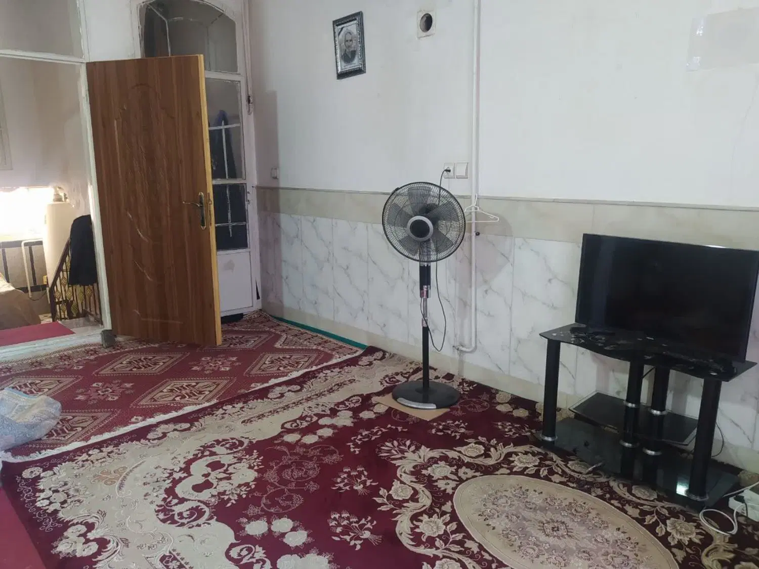 رهن کامل طبقه اول متراژ 100متر به اتباع داده میشود