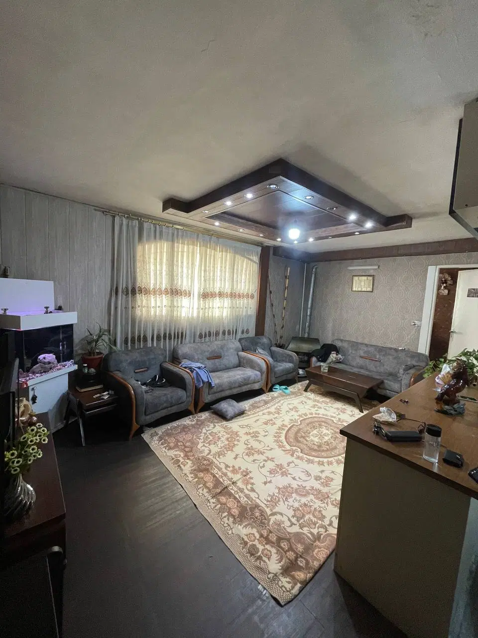 سه واحد آپارتمان در یک ساختمان