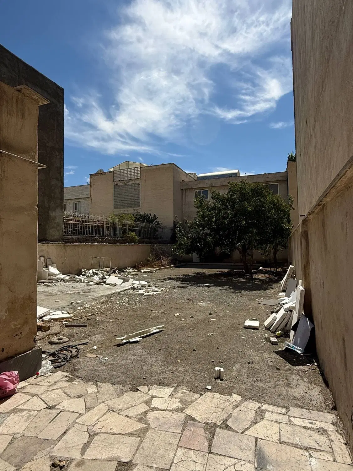 ملک دربست ۵۰۰ متری با بنا