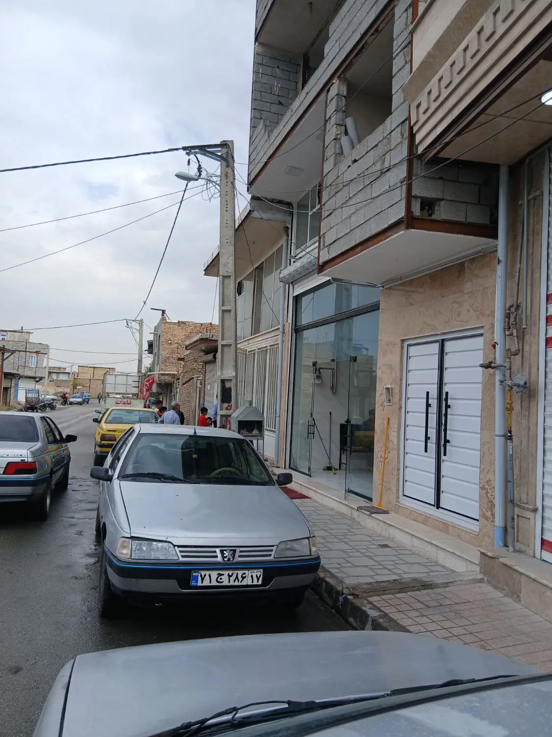 حیاط سه طبقه
