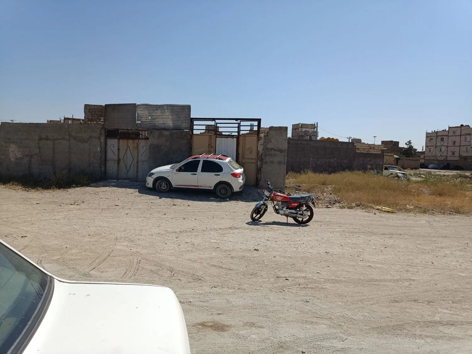 زمین چهار دیواری