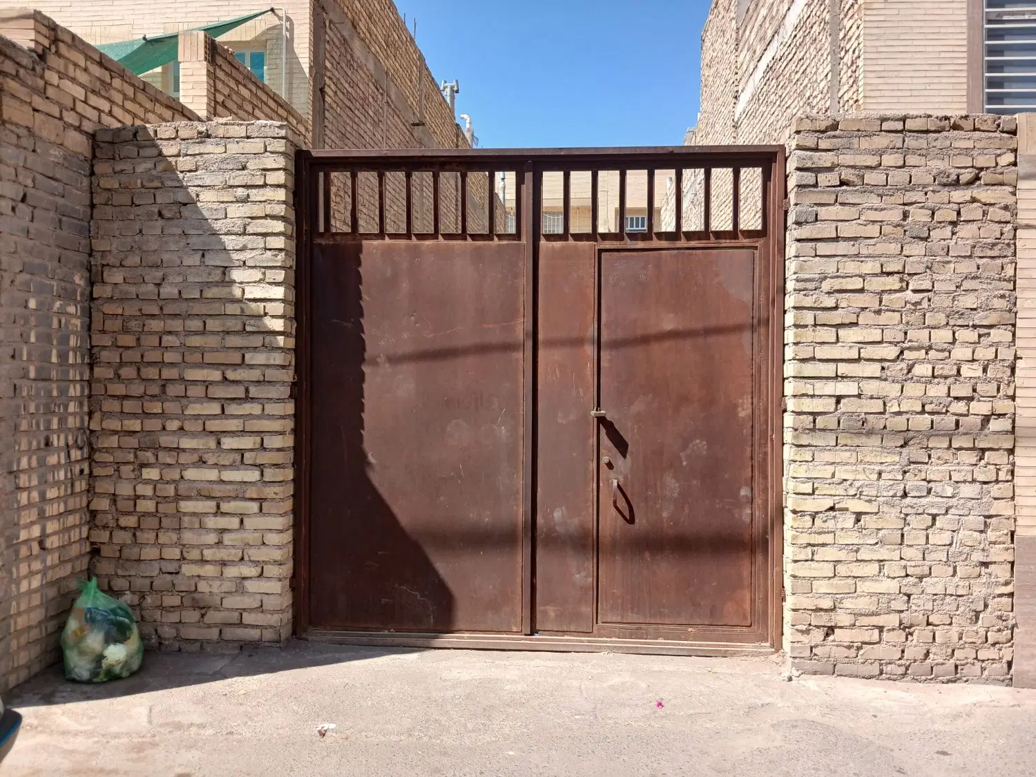 زمین فروشی