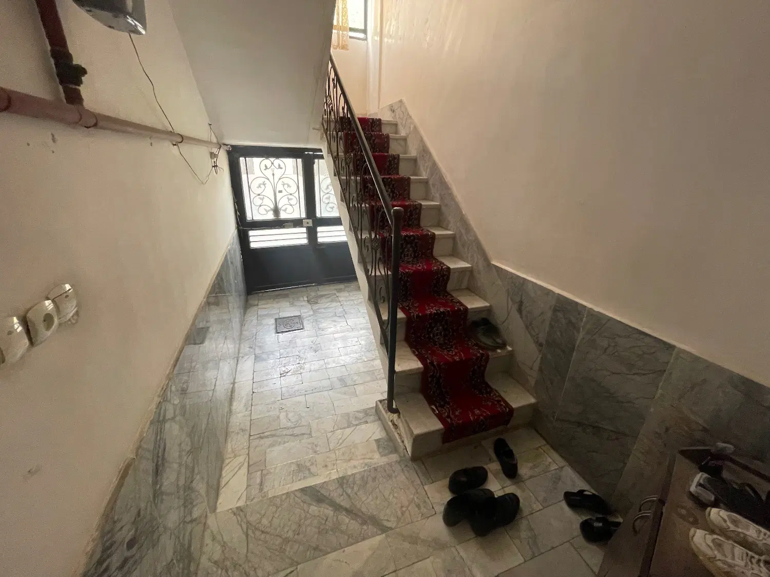 فروش یک دستگاه منزل دو طبقه و نصفه