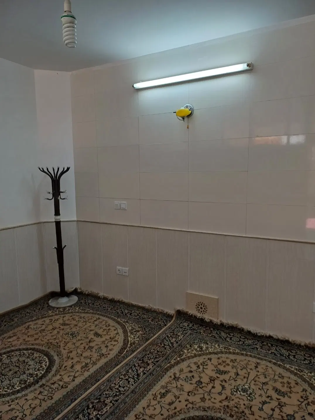 طبقه زیر همکف گلخانه ای