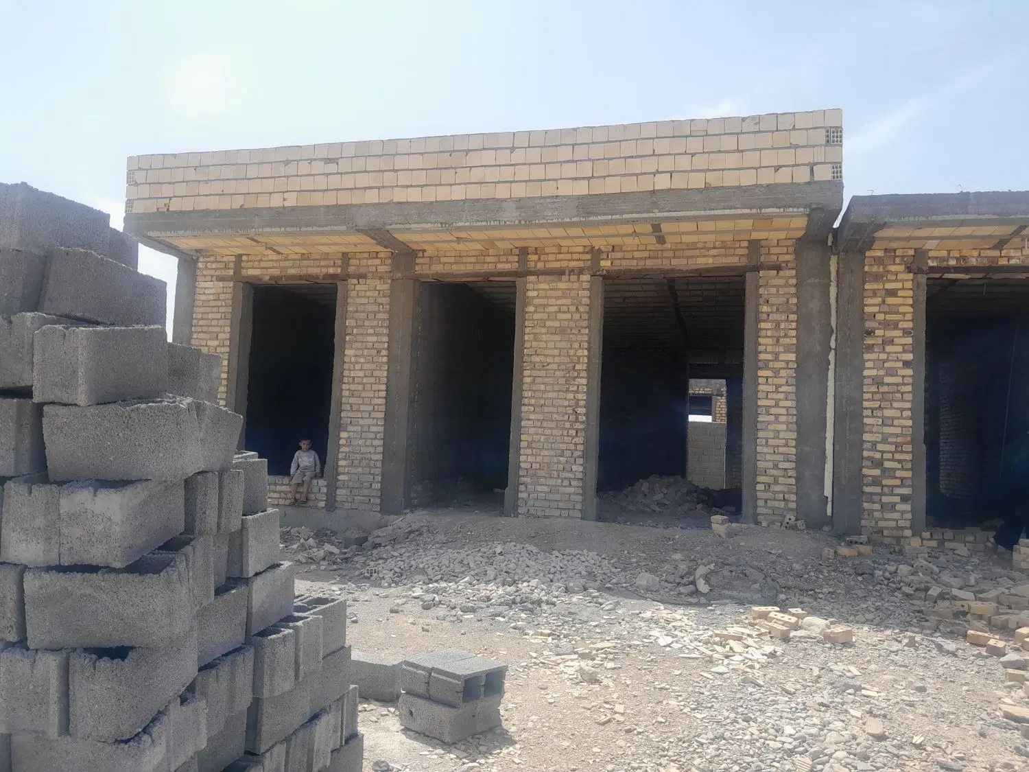 منزل نیمه ساز ۳۵۰ هکتار ی
