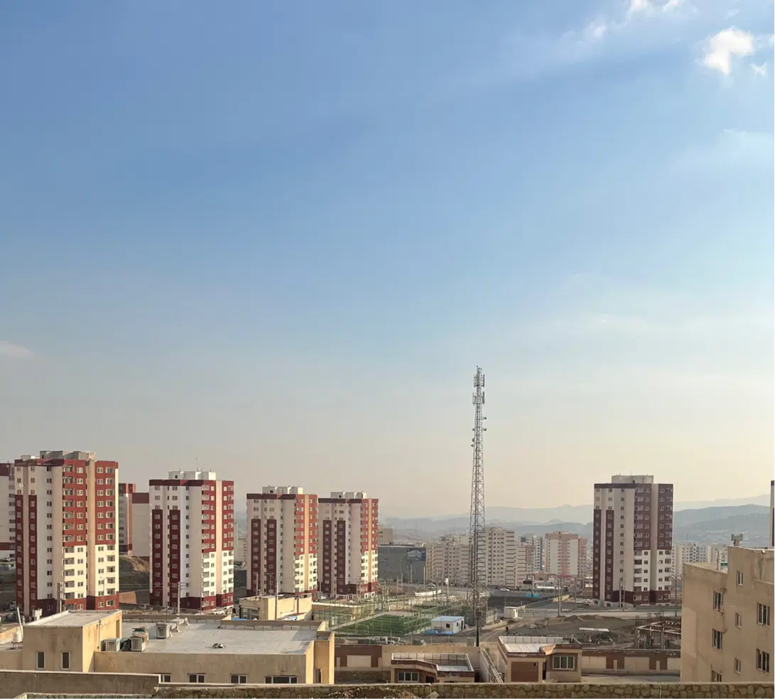 فاز ۵ شمالی ۸۶ متر ۲ خوابه  همکف جنوبی ویودار