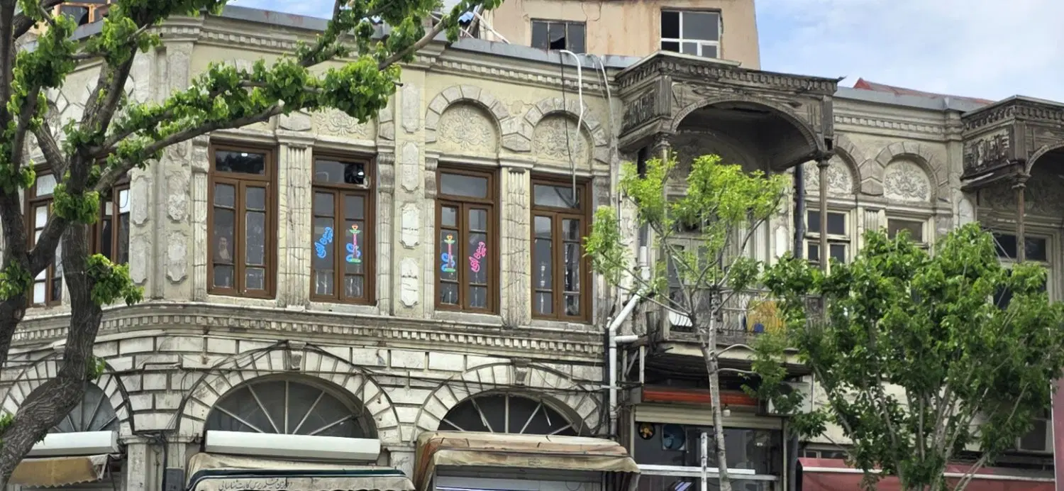 ملک کلنگی بر میدان ساعت و خیابان ارتش شمالی