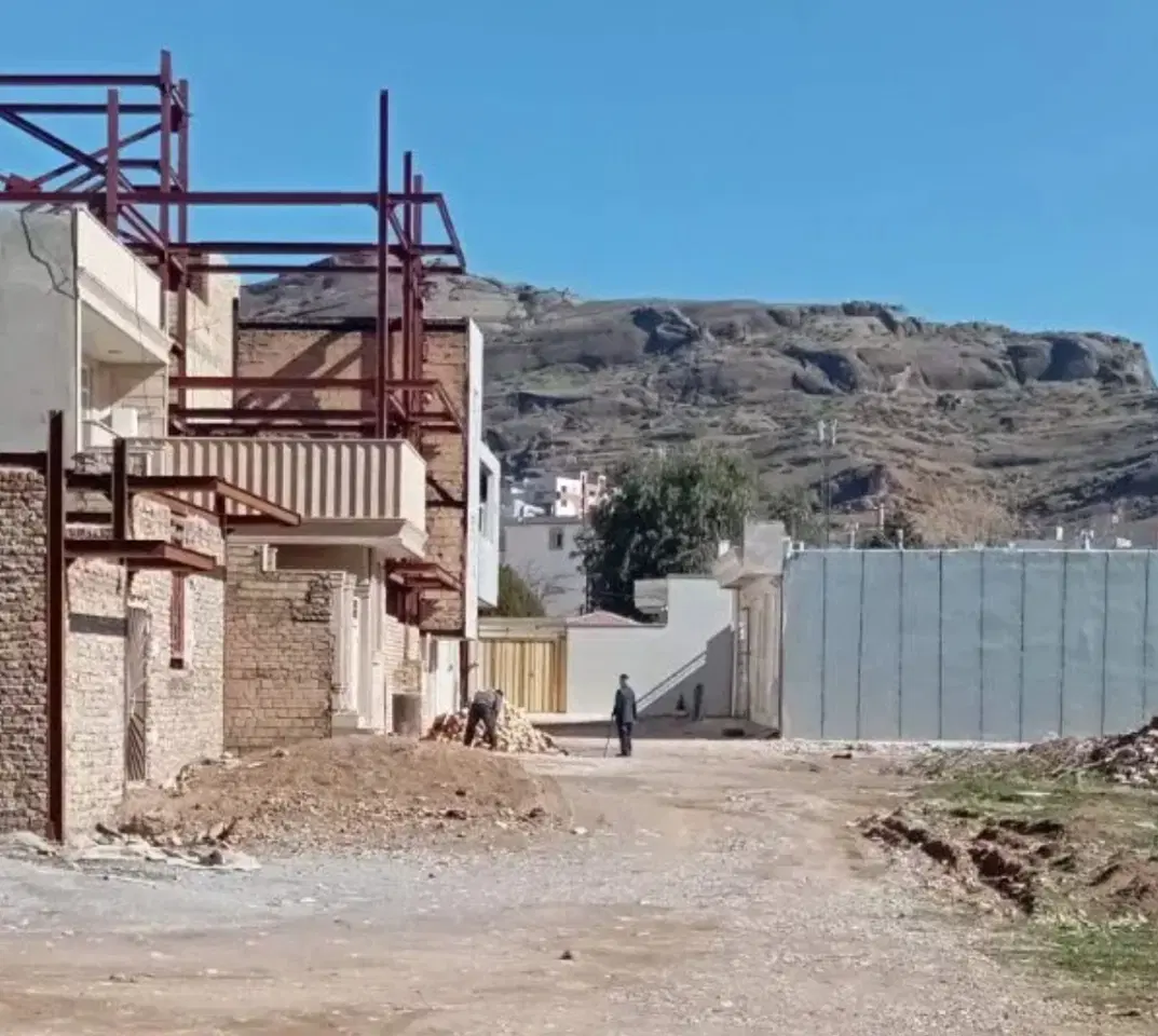 زمین در پاپی خالدار