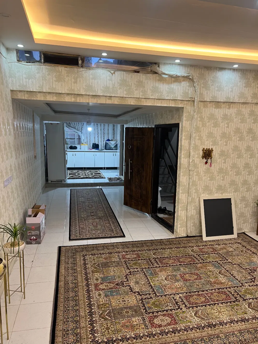 دوطبقه آپارتمان واقع در شیخ صدوق